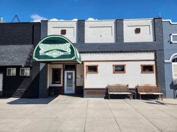 Bar & Grill including Real Estate, Legacy Liquor License & Apartment